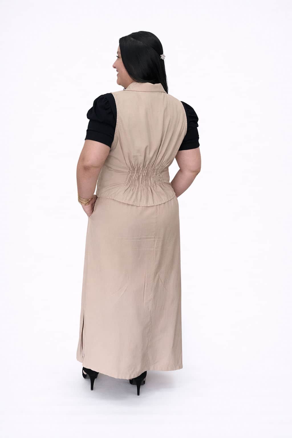 Conjunto Plus Size de Colete e Saia Sara tecido Sensorial Marrant Bege - Imagem 2